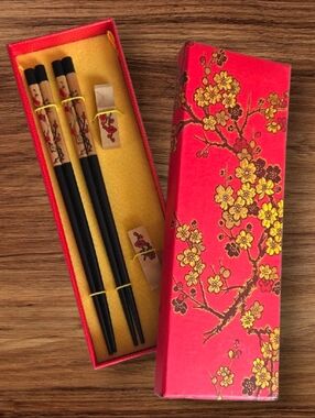 ChineseGift BoxSet Of Wooden Chopsticks With Rests